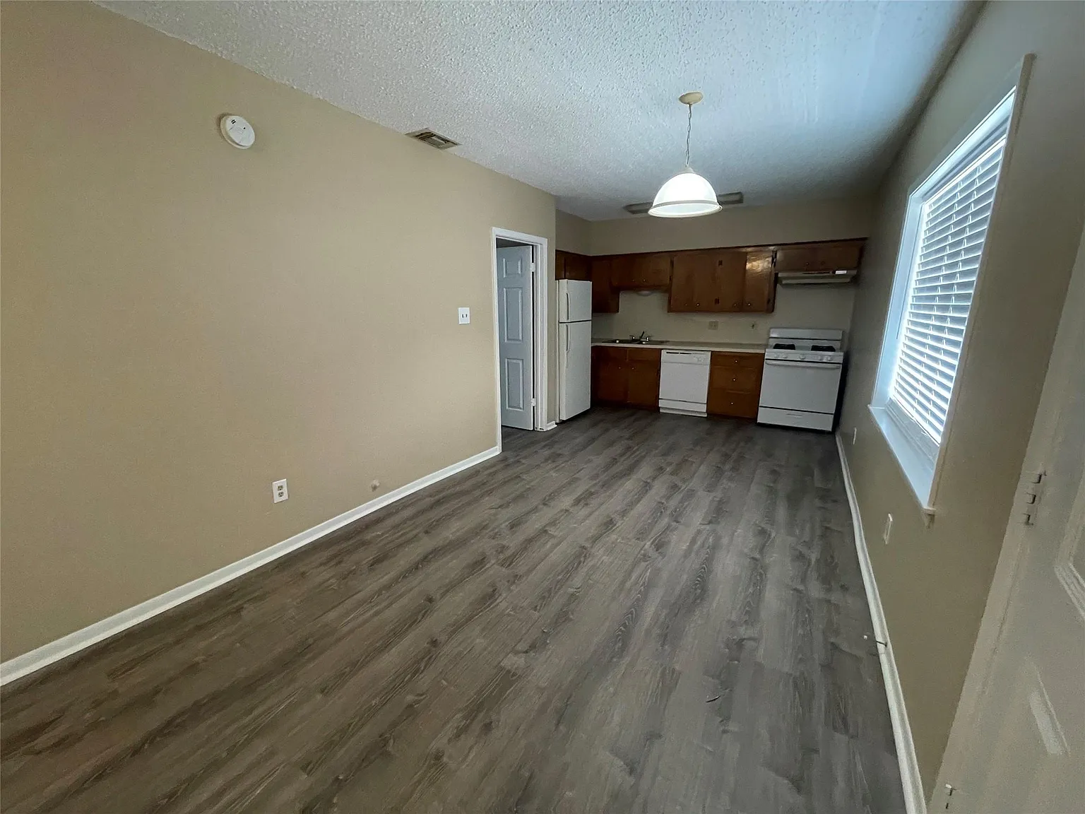 1 bed, 1.0 bath, 800 sqft, $1,200 — Photo 4
