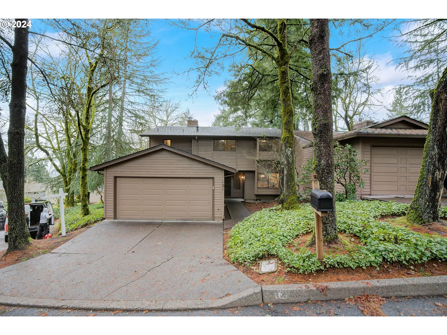 121 Touchstone Ter photo 1
