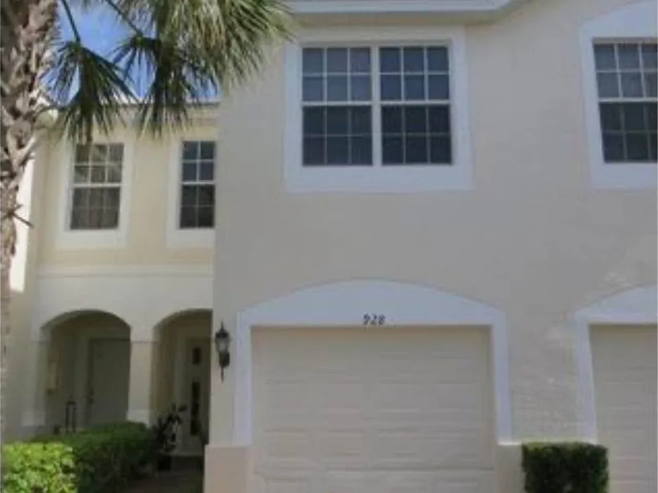 Hampton Cir