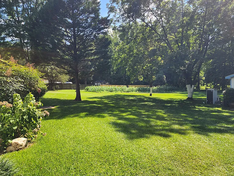 104 Royalty Ct — Photo 7