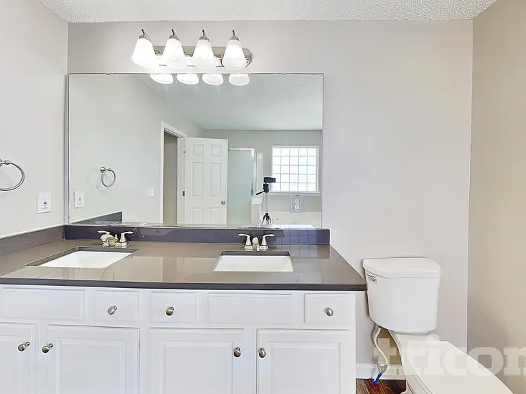 2208 Ballingarry Dr — Photo 9