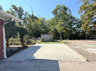 38 Burnhamthorpe Rd W, Oakville, ON L6M 4K4