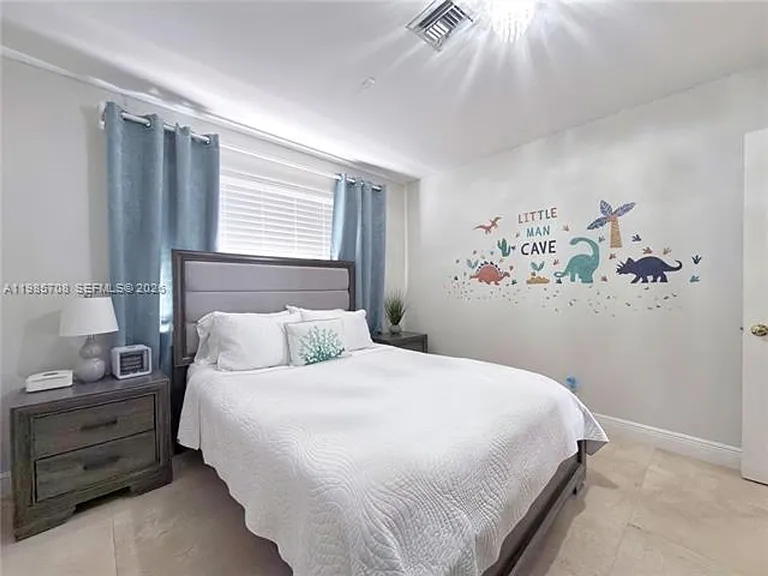 7925 SW 124th St — Photo 32