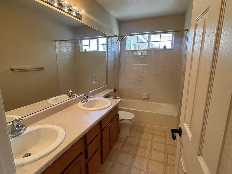 10044 Franklin St — Photo 14
