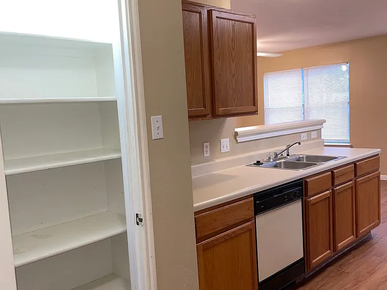 2400 Riddle Rd #B — Photo 17