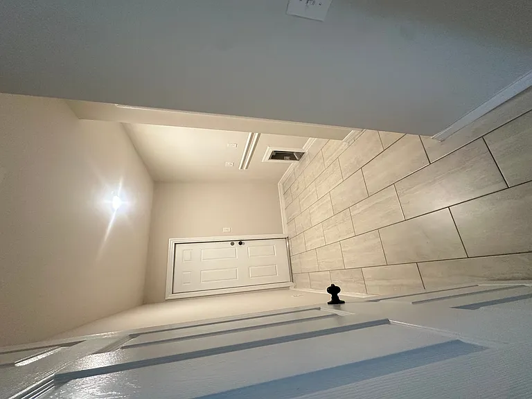 1105 NE 6th Pl — Photo 54