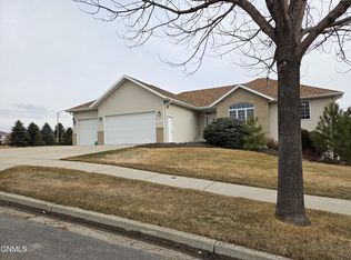 1201 Eagle Crest Loop, Bismarck, ND 58503