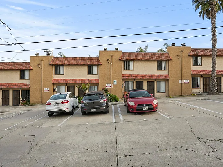 3791 Boundary St — Photo 3