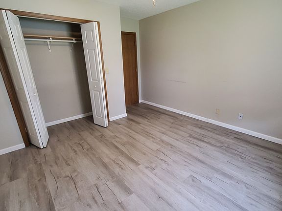5th image of 920 Cool Valley Dr