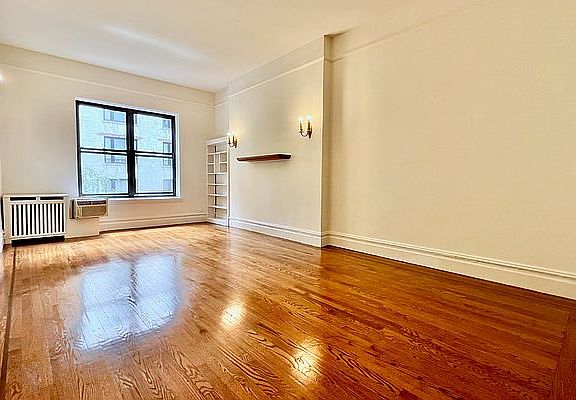 2nd image of 224 W 72nd St APT 4R
