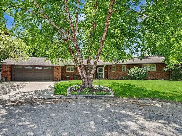 809 Harrison Ct, Monticello, IL 61856