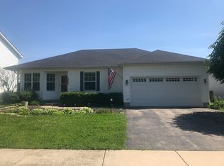 2448 Meadow Creek Dr, Sycamore, IL 60178