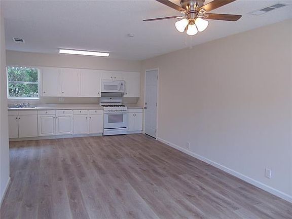 5th image of 354 Blossom Dr