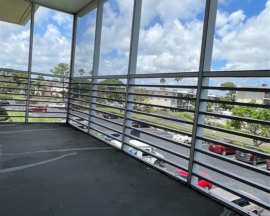 2nd image of 2562 Garden Dr N APT 301