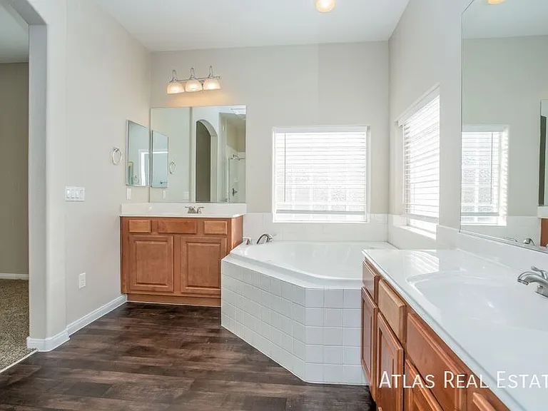 7630 Riva Ridge St — Photo 10