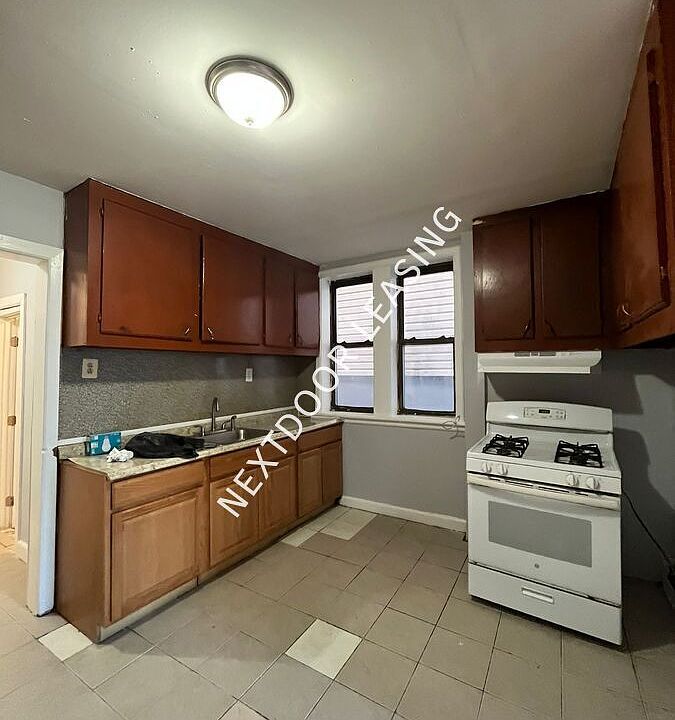1st image of 9 Grant Ave #1LM