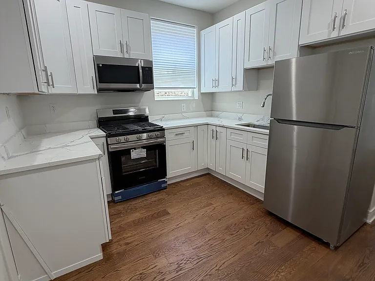 6327 S Artesian Ave #2 — Photo 5