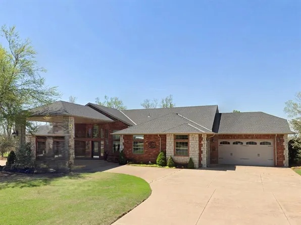 1608 Bentwater Dr, Kingfisher, OK 73750