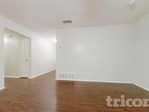 3rd image of 1916 Tracey Cir