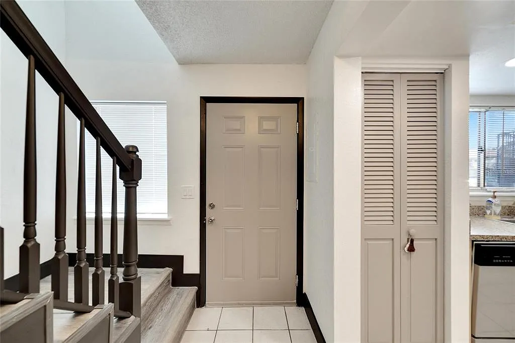 3 bed, 2.5 bath, 1610 sqft, $2,200 — Photo 3