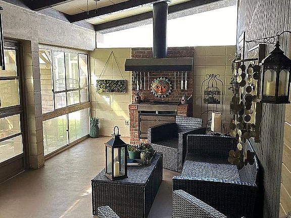 5th image of 110 Country Club Dr