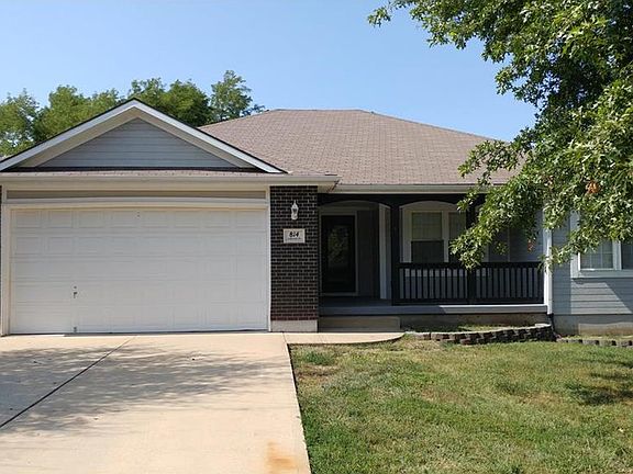 2nd image of 814 SW Lakeview Dr