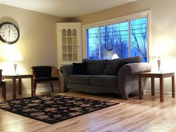 3rd image of 87 Jacqueline Dr
