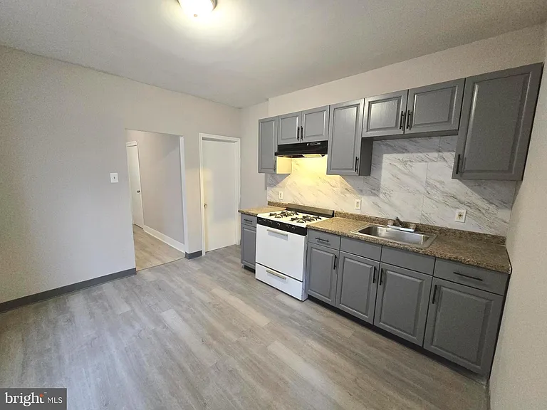 5109 N Fairhill St — Photo 5