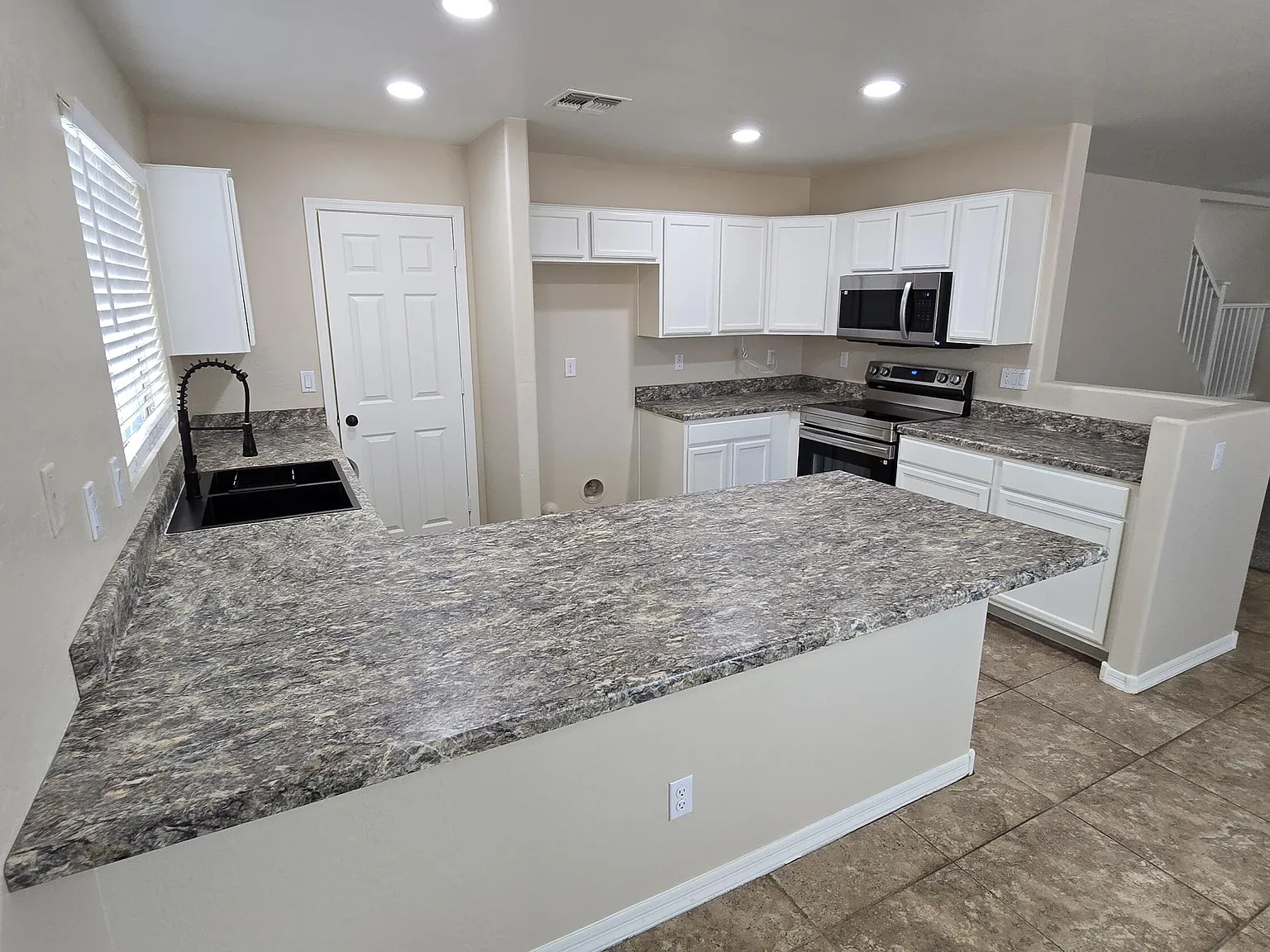 4 bed, 3.0 bath, 2178 sqft, $2,295 — Photo 2