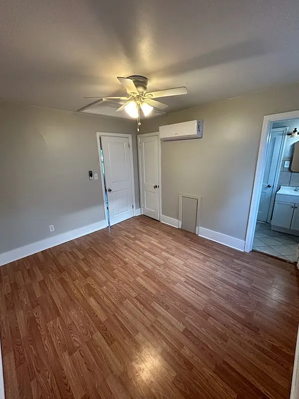 745 Queen Avenue Northwest - 1 — Photo 2