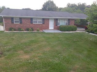 111 Kilarney Ct, Ridgeway, VA 24148