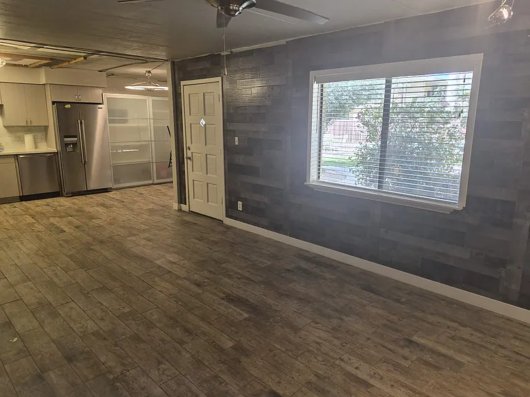 3030 E Clarendon Ave #7 — Photo 4