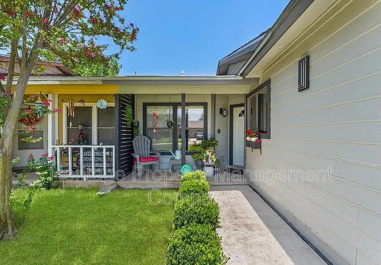 6715 Hickory Springs Dr — Photo 3