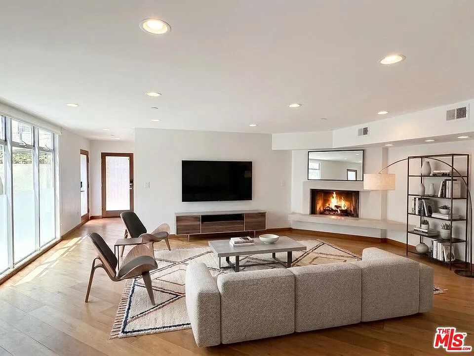 512 Brooks Ave #6