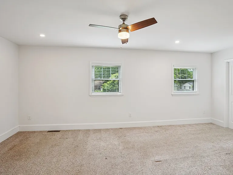 2318 Amesbury Ave — Photo 21