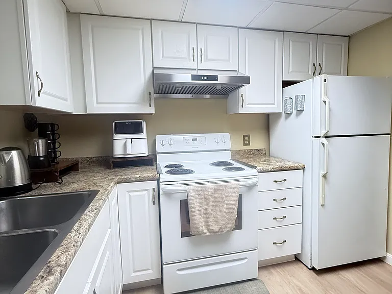 13 Kimberly Dr #C — Photo 8