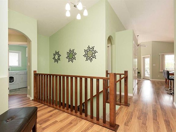 5th image of 334 N Mount Sunburst Way W