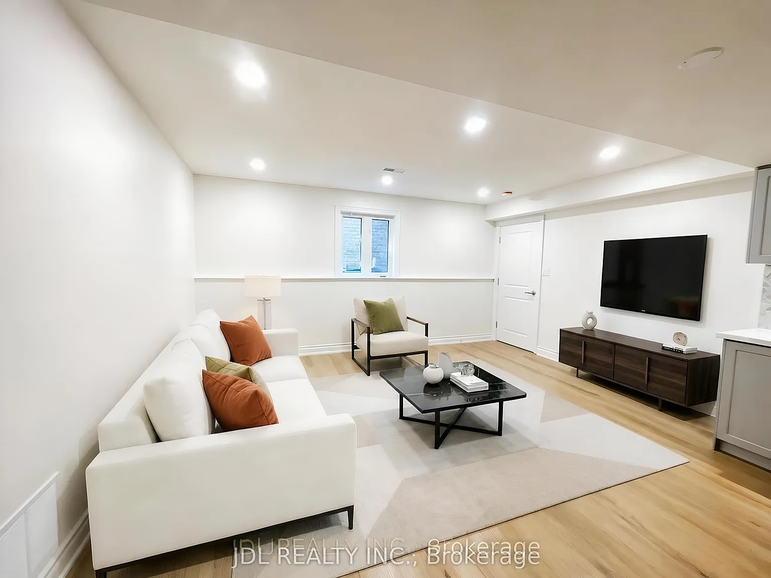 2 bed, $1,980 — Photo 4