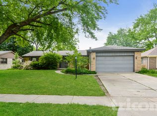 1441 Maple Ln, Elgin, IL 60123