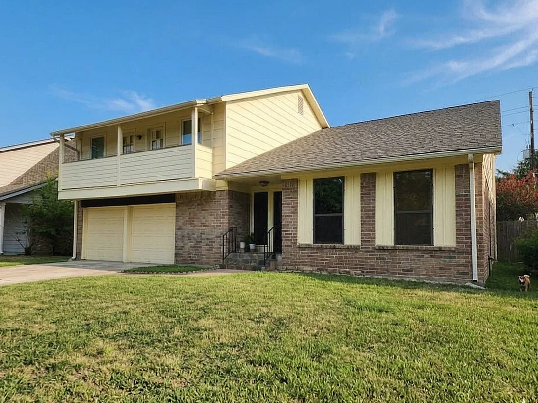 3 bed, 2652 sqft, $2,100 — Photo 2