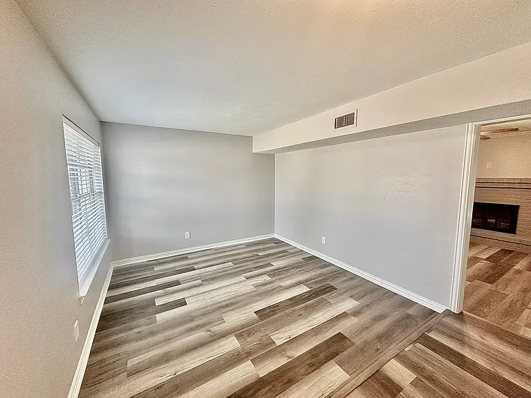4304 Jenny Ln — Photo 4