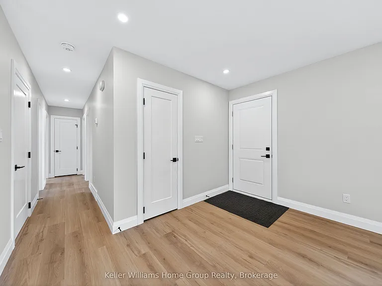 535 Elgin St — Photo 7