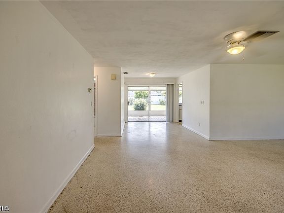5th image of 3609 SE 2nd Ave