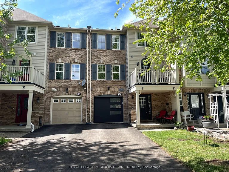 774 Shortreed Cres — Photo 2