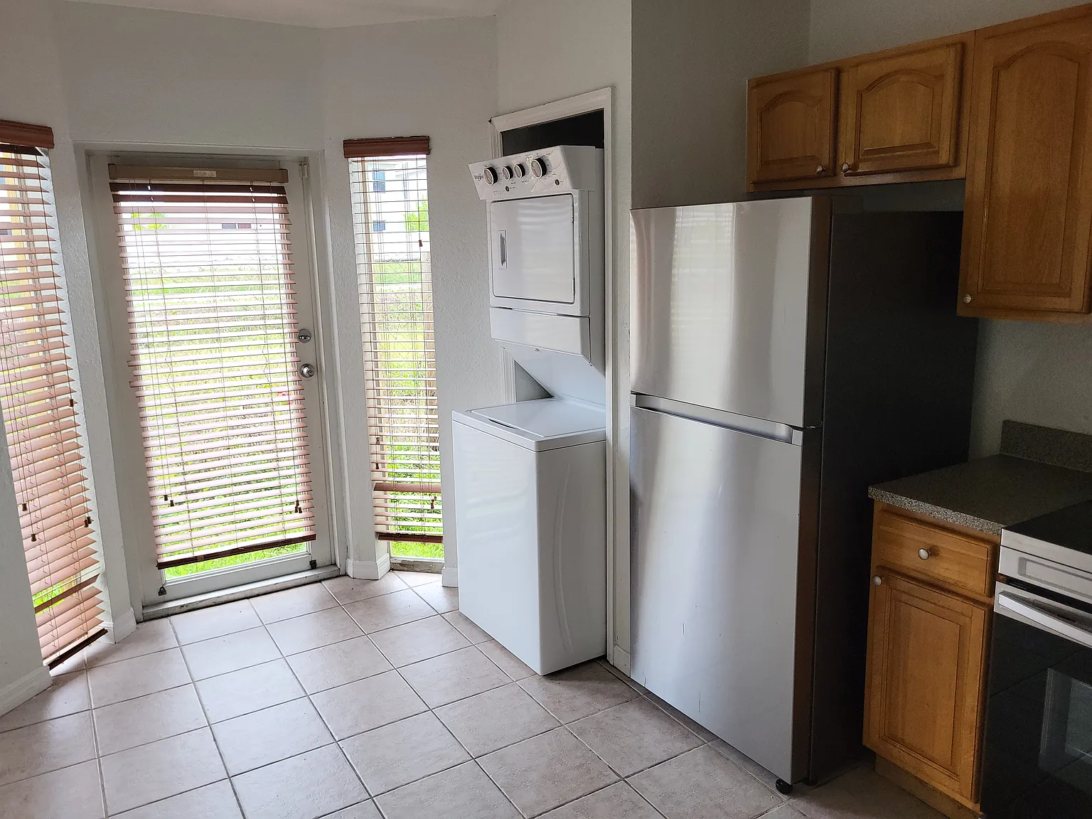 2 bed, 919 sqft, $1,900 — Photo 3