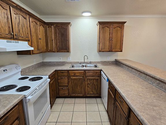 5th image of 1013 Boling Brook St