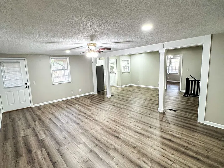 926 Carson Ln SW — Photo 4