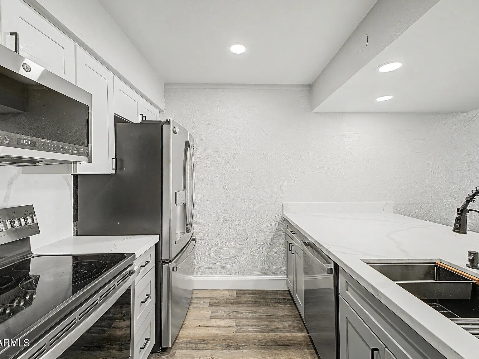2 bed, 2.0 bath, 932 sqft, $1,600 — Photo 4