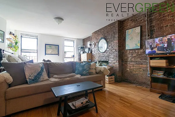 Rented by Evergreen Apartments BK | media 32