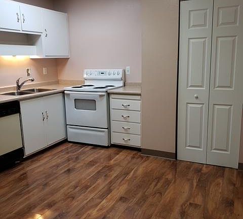 4th image of 1040 Baywood Dr